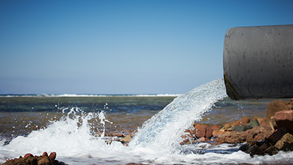 fluido bombeado al océano