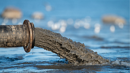 lechada saliendo de la tubería